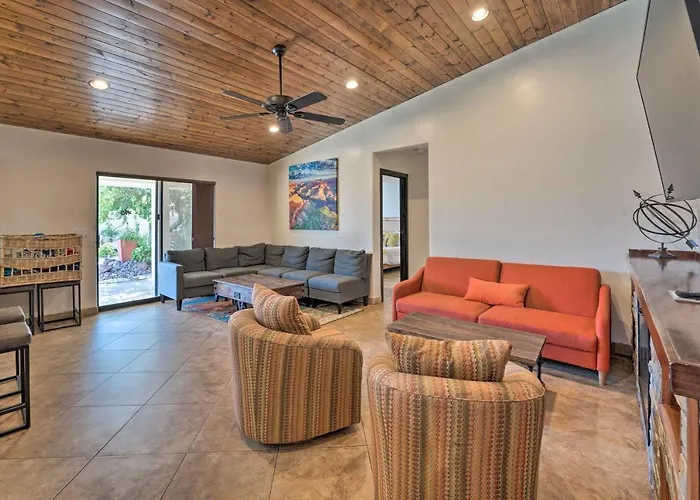 Pool & Game Room: Pet-friendly Havasu Gem Hébergement de vacances *