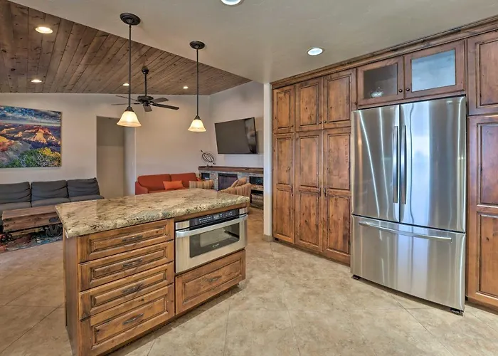 Pool & Game Room: Pet-friendly Havasu Gem Hébergement de vacances