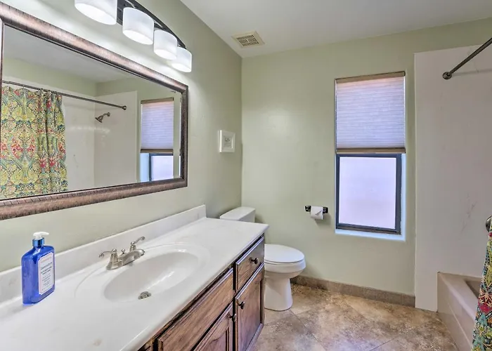 Pool & Game Room: Pet-friendly Havasu Gem Hébergement de vacances