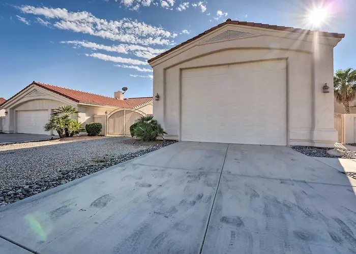 Pool & Game Room: Pet-friendly Havasu Gem Hébergement de vacances Lake Havasu City