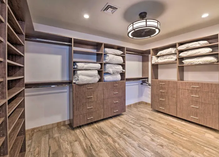 Pool & Game Room: Pet-friendly Havasu Gem