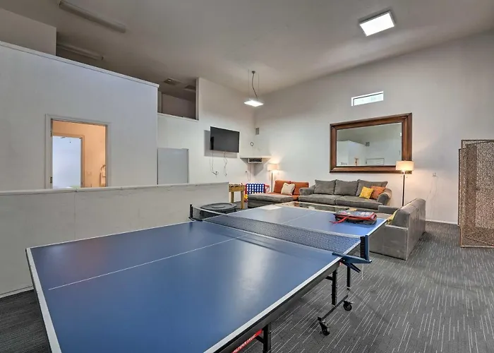 Pool & Game Room: Pet-friendly Havasu Gem Hébergement de vacances