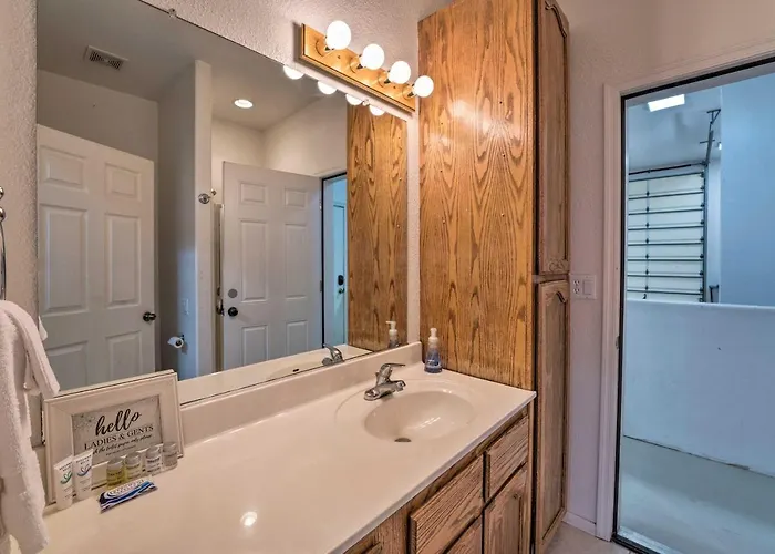 Pool & Game Room: Pet-friendly Havasu Gem Lake Havasu City
